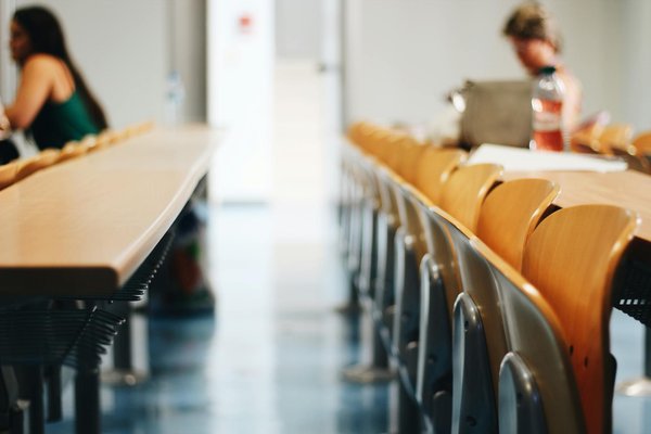 Les meilleures bâches sur mesure pour séparer votre atelier